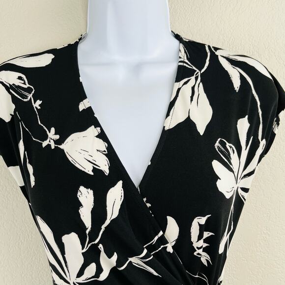 Maggy London Black White Floral Matte Jersey Short Sleeve Midi Wrap Dress 0 NWOT - Picture 6 of 16